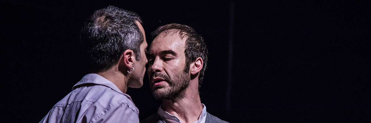 Sotto lo sguardo delle mosche spettacolo teatro tedaca