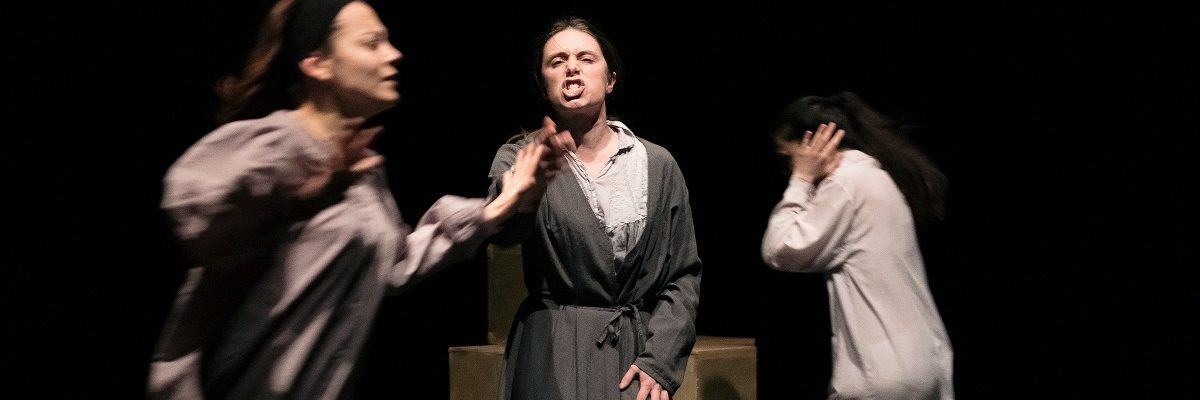 Le attrici di Pezzi, spettacolo in promozione al Teatro Bellarte