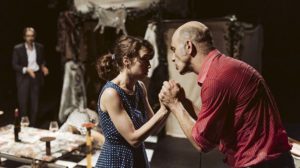 I due protagonisti dello spettacolo Primitivi al teatro Bellarte di Torino